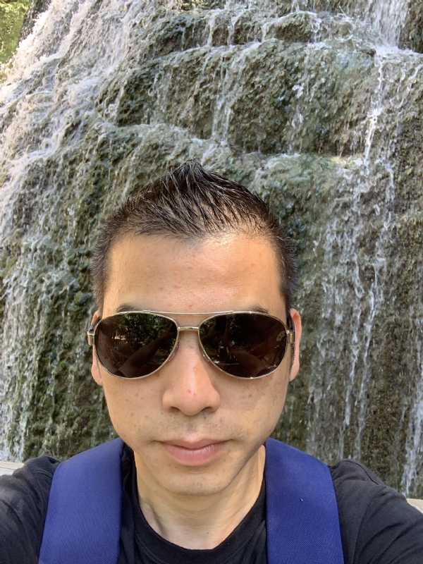 高兴的第二张照片--顺昌征婚网